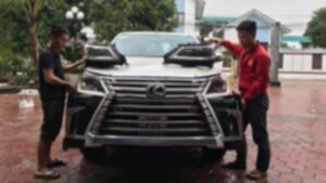 Thợ Việt độ bán tải Toyota Hilux theo phong cách Lexus LX570