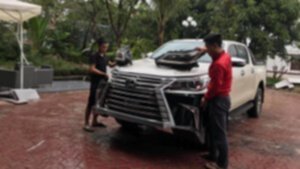 Thợ Việt độ bán tải Toyota Hilux theo phong cách Lexus LX570