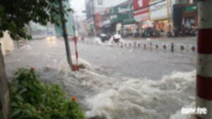 Sài Gòn thất thủ sau cơn mưa chiều nay