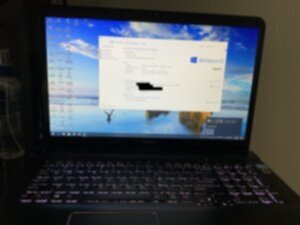 Màn hình laptop bị tối mờ 1 góc?