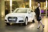 Á hậu Dương Tú Anh gợi cảm bên Audi A4