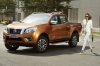 Siêu mẫu Minh Triệu khoe dáng bên Nissan NP300 Navara