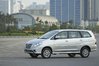 Tìm điểm khác biệt trên Toyota Innova phiên bản 2.0V